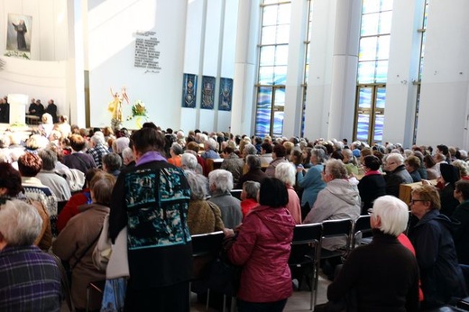 Pielgrzymi ze Świdnicy w sanktuarium Bożego Miłosierdzia