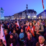 Tłumy na wieczornym Marszu Pamięci