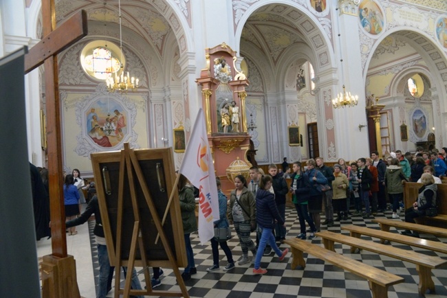 Peregrynacja symboli ŚDM w Szydłowcu i Opocznie