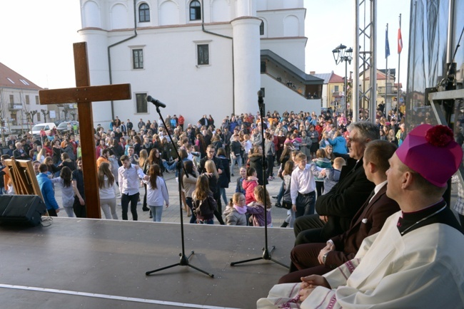 Peregrynacja symboli ŚDM w Szydłowcu i Opocznie