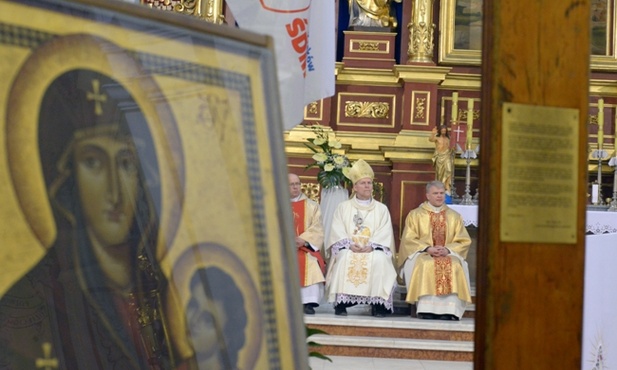 Nie chciejcie ojczyzny, która by nic nie kosztowała - mówił bp Piotr Turzyński, przypominając słowa św. Jana Pawła II