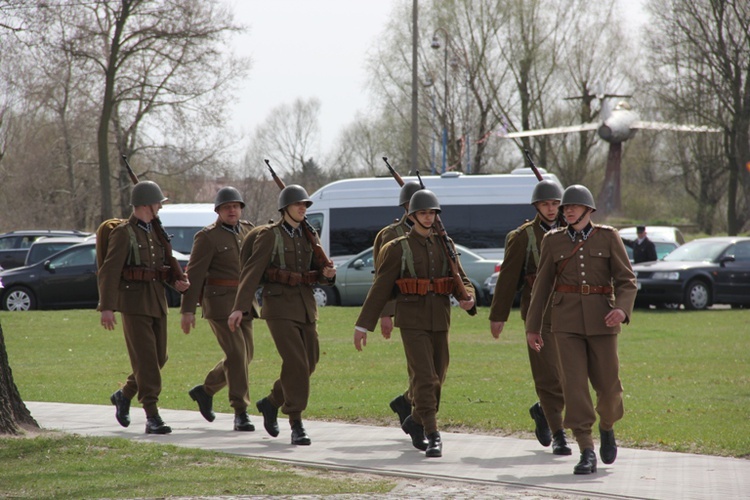 Obchody 75. rocznicy zbrodni katyńskiej w Skierniewicach