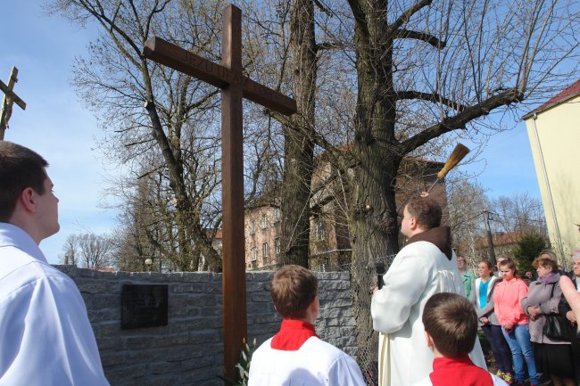 Krzyż w parafii franciszkańskiej w Gliwicach