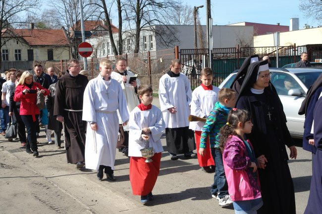 Krzyż w parafii franciszkańskiej w Gliwicach