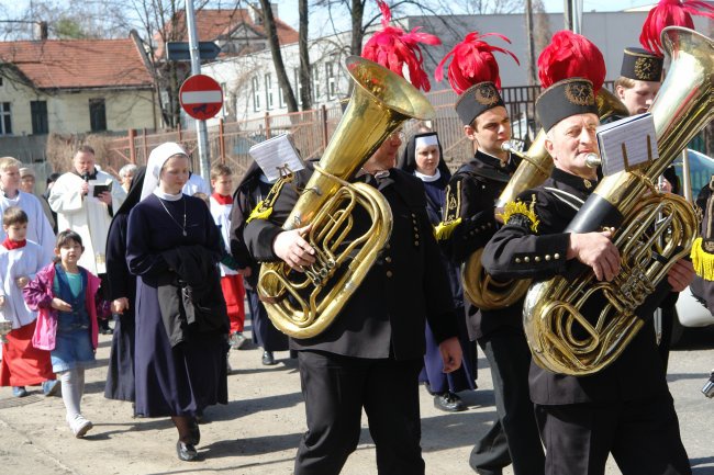 Krzyż w parafii franciszkańskiej w Gliwicach