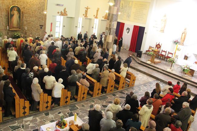 Poświęcenie obrazu Jezusa Miłosiernego w parafii pw. św. Józefa Rzemieślnika