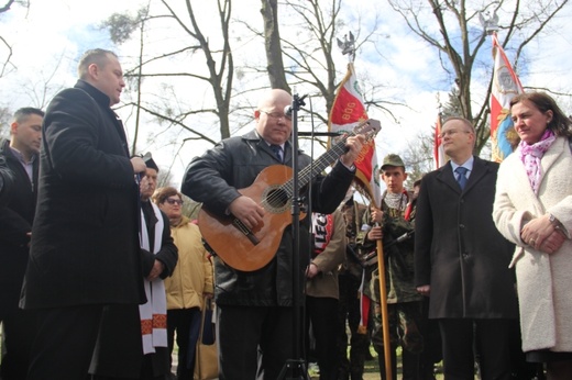 Uroczyste odsłonięcie tablicy ku czci "Inki" i "Zagończyka"