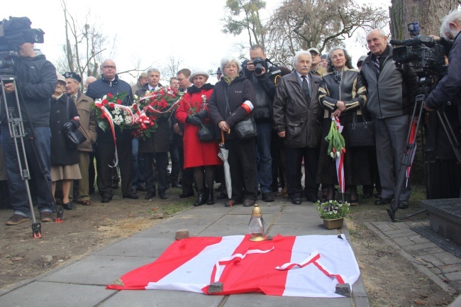 Uroczyste odsłonięcie tablicy ku czci "Inki" i "Zagończyka"