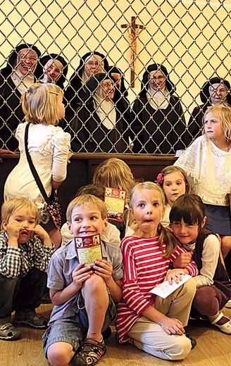 Do Karmelu przyjeżdżają nie tylko dorośli. Co roku odwiedzają go dzieci z Katolickiego Przedszkola im. Świętej Rodziny