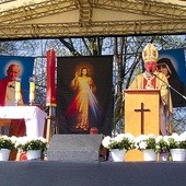 Zdaniem metropolity warszawskiego, Jezus, św. Faustyna i Jan Paweł II tworzą doskonały tryptyk miłosierdzia