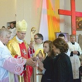  Namaszczenia Duchem Świętym przysuskiej młodzieży gimnazjalnej udzielił bp Piotr Turzyński