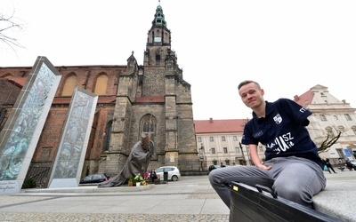 Bez rąk, a jednak z ołówkiem