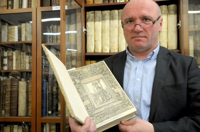 Autografy kardynałów: Wojtyły i Wyszyńskiego