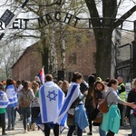 Młodzi uczestnicy Marszu Żywych w Auschwitz I