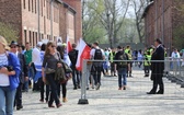 Młodzi uczestnicy Marszu Żywych w Auschwitz I