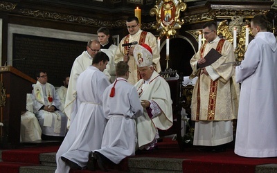 Ustanowienie lektorów i ceremoniarzy