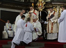 Ustanowienie lektorów i ceremoniarzy