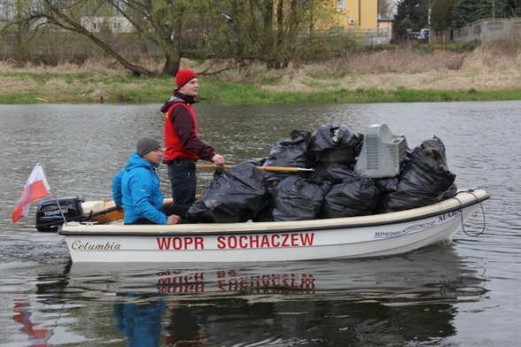 W sobotę 18 kwietnia odbyło się sprzątanie rzeki Bzury