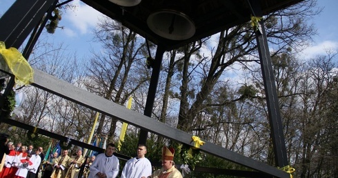 Klucz: dzwony i gołębie