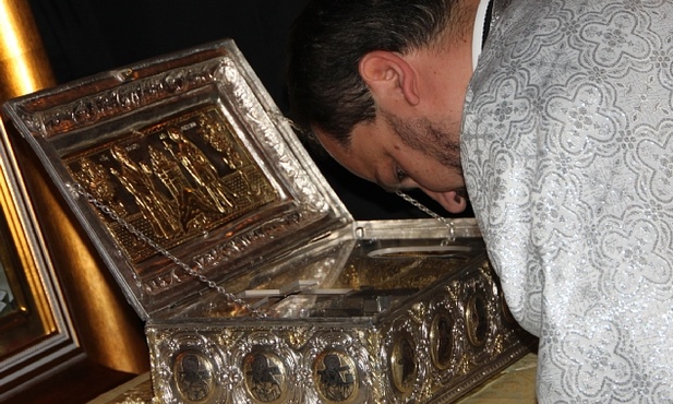Pocałunek w Biblii, liturgii i życiu