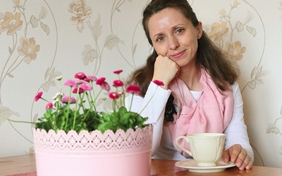 Aleksandra Scelina  żona Iwona, mama Janka, Pia i Józia,  związana z uwielbieniową  Wspólnotą Czwartkową z Chorzowa 