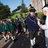  16.04.2015. Watykan. Papież senior Benedykt XVI obchodził swoje 88. urodziny razem z przyjaciółmi i bliskimi z rodzinnej Bawarii.  Obecny był m.in. jego brat, ks. Georg Ratzinger (91 lat). 