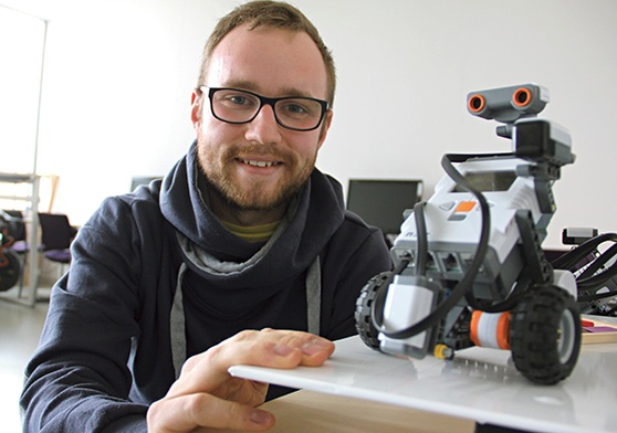  – To robot mobilny zbudowany z klocków Lego Mindstroms NXT 2.0. Wykorzystywany jako idealna platforma do nauki planowania ścieżki i sterowania robotami mobilnymi – tłumaczy student 