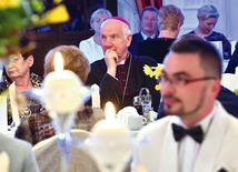 Biskup Ignacy Dec rokrocznie bierze udział w balu charytatywnym