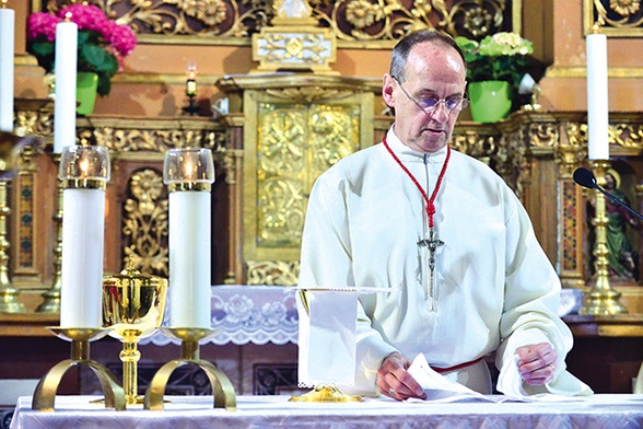  Marek Puczka ma 58 lat, ale wciąż troszczy się o piękno liturgii, a przecież nie jest księdzem, nie jest kościelnym, tylko kierownikiem pociągu 