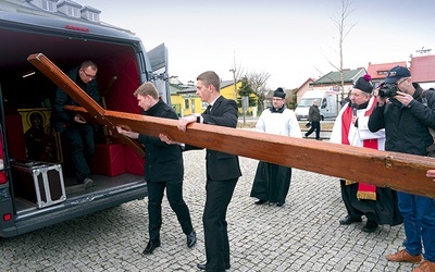  Powitanie symboli w naszej diecezji odbyło się w Białobrzegach Radomskich