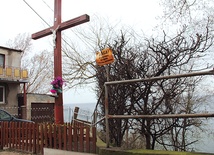 Domy na osiedlu stoją bezpośrednio na skraju urwiska