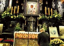 Biskup płocki w kaplicy jasnogórskiego obrazu zawierzył Maryi dzieło nawiedzenia