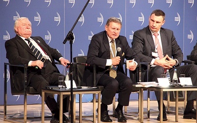  Lech Wałęsa, Leszek Balcerowicz  i Witalij Kliczko dyskutują na Kongresie