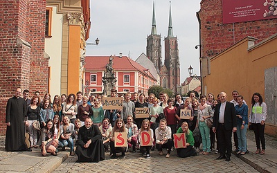  Zadanie, które stoi przed wrocławskim sztabem przygotowań do ŚDM jest ogromne, ale nie oznacza tylko pracy. Wolontariat to także mnóstwo fantastycznej zabawy