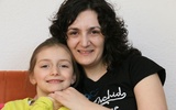 Armine Ożga-Margaryan z córką Emilką