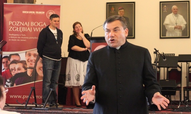 Nie zamykaj Go w butelce