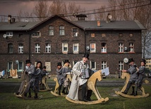  Bernard Krawczyk, czyli sceniczny Wojciech Bywalec. Postać łącząca wątki spektaklu