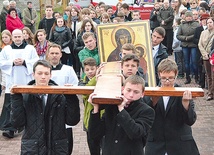  Powitanie symboli w parafii w Rudkach
