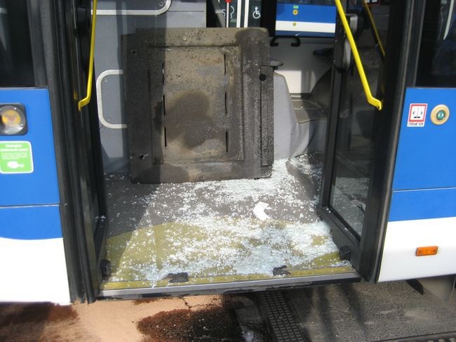 Zderzenie tramwaju z autobusem