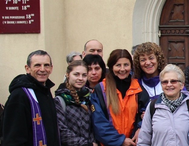 Pielgrzymi z Cieszyna w drodze do Łagiewnik