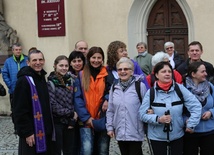 Pielgrzymi z Cieszyna w drodze do Łagiewnik