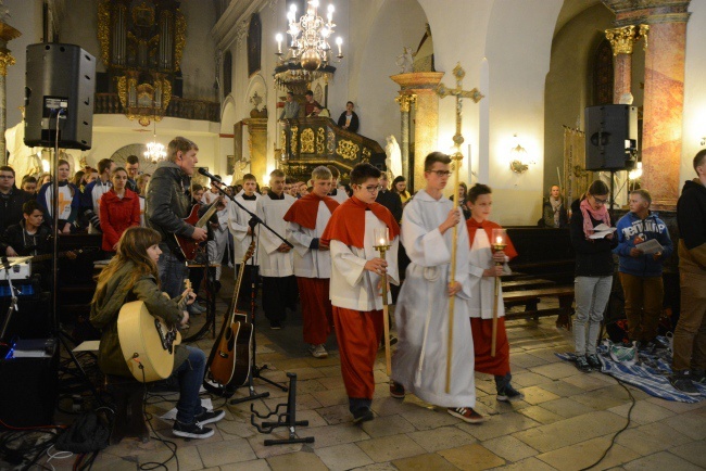 Wielkanocne czuwanie młodzieży