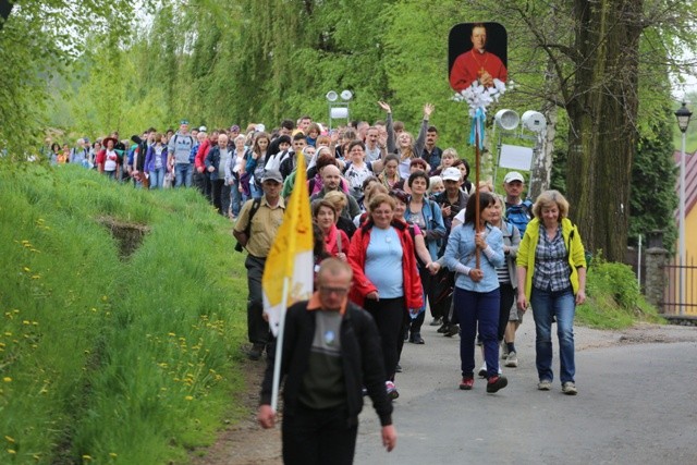 Pielgrzymi z grupy św. Bilczewskiego wkraczają do Malca