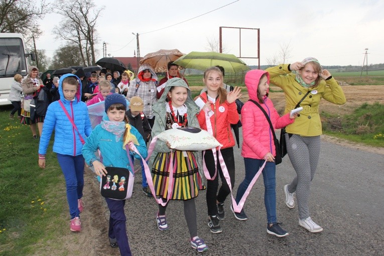 Pielgrzymka z Roszkowej Woli do Żdżar