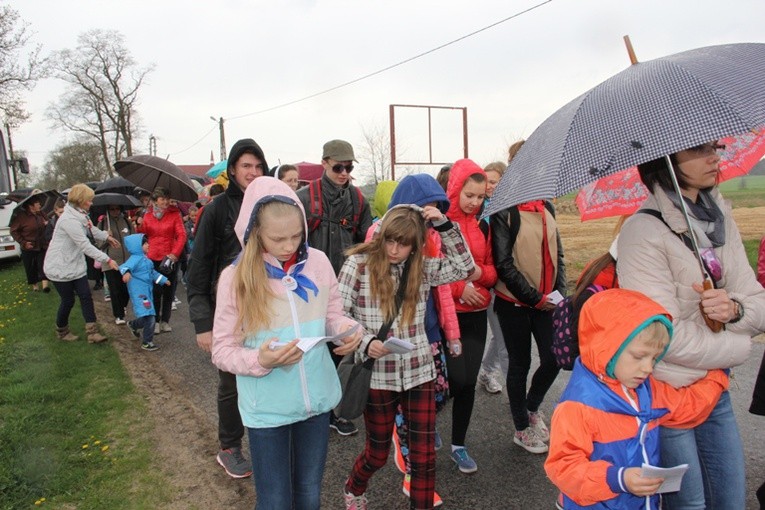 Pielgrzymka z Roszkowej Woli do Żdżar