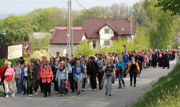 Filipini idą do Tuchowa