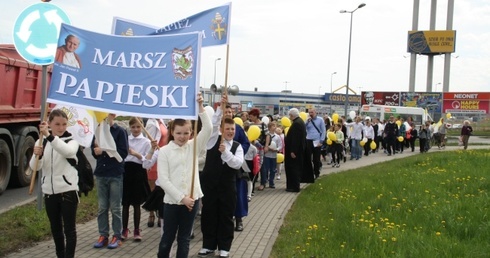 Łagów pełen ojca świętego