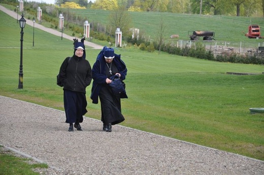 Siostry i bracia zakonni w Skrzatuszu