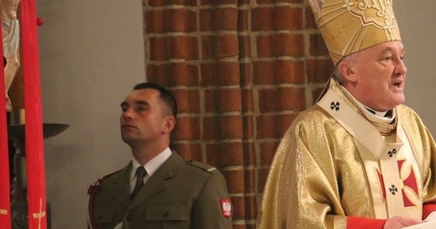 Kard. Nycz: 3 maja przypomina o korzeniach