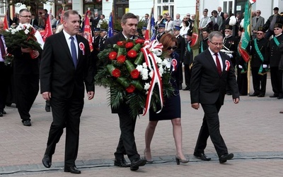 Obowiązek ponad przywilejem